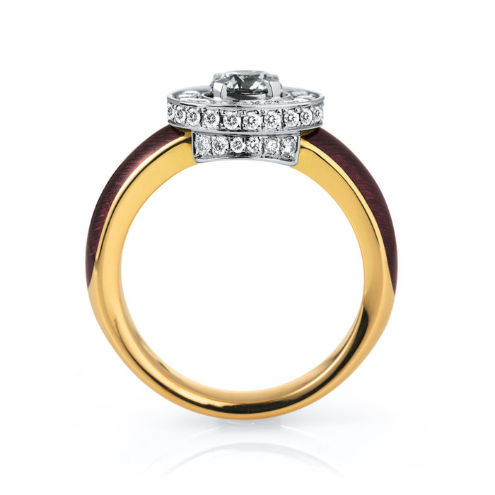 gravierter Gold Ring mit Brillanten und violettem Emaille