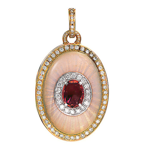 Diamant-besetztes Medaillon mit Rubellit und opalfarben emailliertem Guilloche und Rubellit