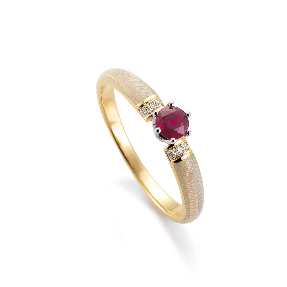 Golden ring with a red centre stone and two rows of small diamonds next to it. The ring shoulders are coloured white.
