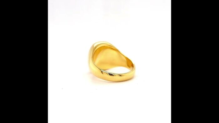 Cushion shaped signet ring solid yellow gold Romeo & Juliet without engraving