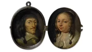 Offenes ovaler Medaillon-Anhänger mit Porträt von Mann und Frau gekleidet im Stil des Barock
