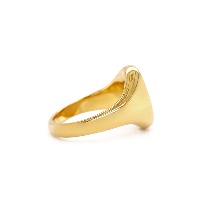 Yellow gold oval signet ring 15.5 x 12.5 mm - without engraving Side view from right