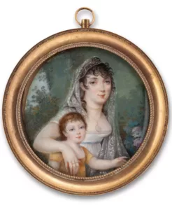 Runder goldener Rahmen mit Schleife mit Porträtbild einer jungen Frau in weißem Kleid, die ein Medaillon trägt und ein Kind zu ihrer Linken hat. Im Hintergrund eine Gartenszene.