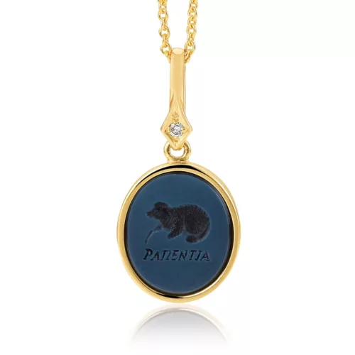 Oval pendant necklace, yellow gold, with blue gemstone, sheep and „Patentia“ writing, diamond.