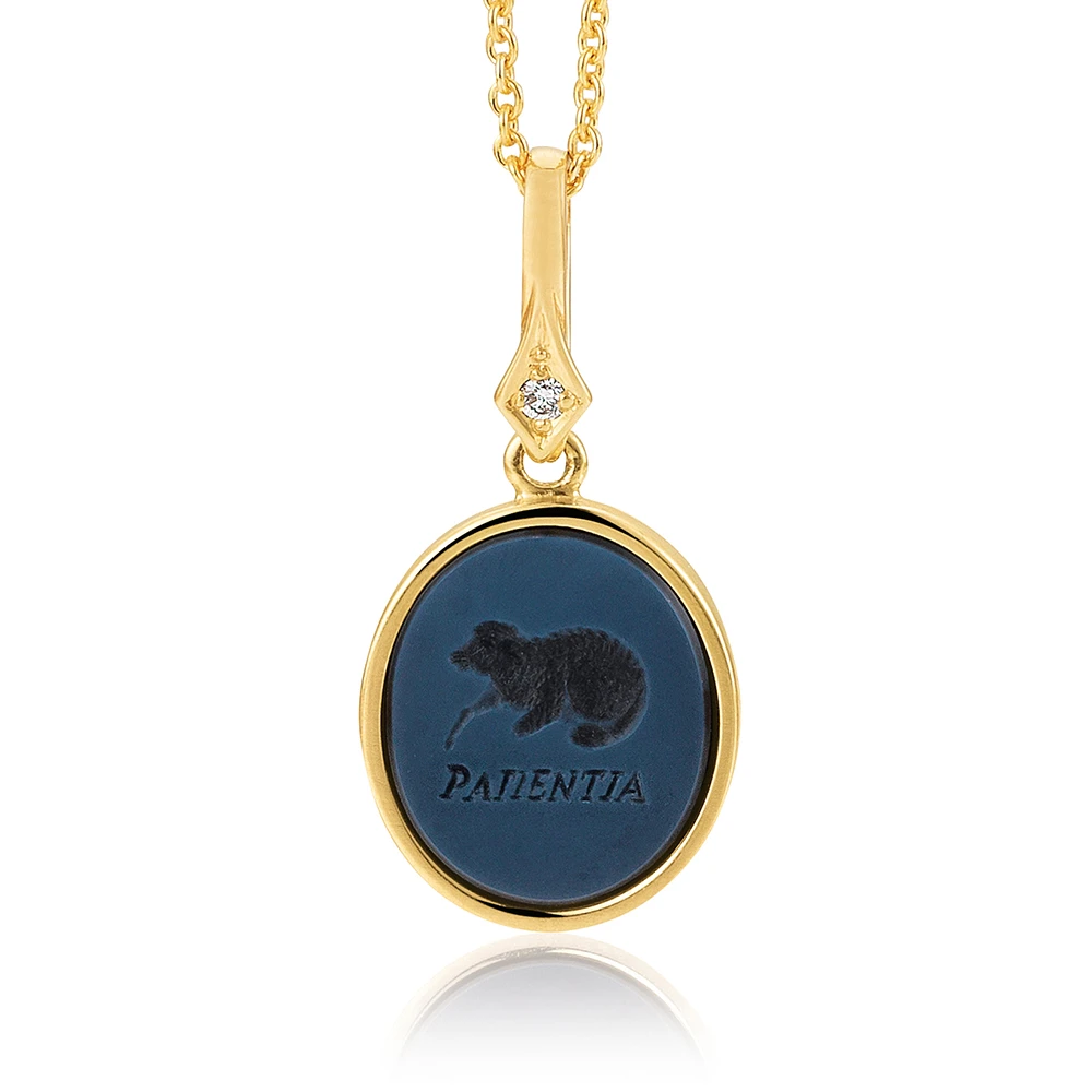 Oval pendant necklace, yellow gold, with blue gemstone, sheep and „Patentia“ writing, diamond.