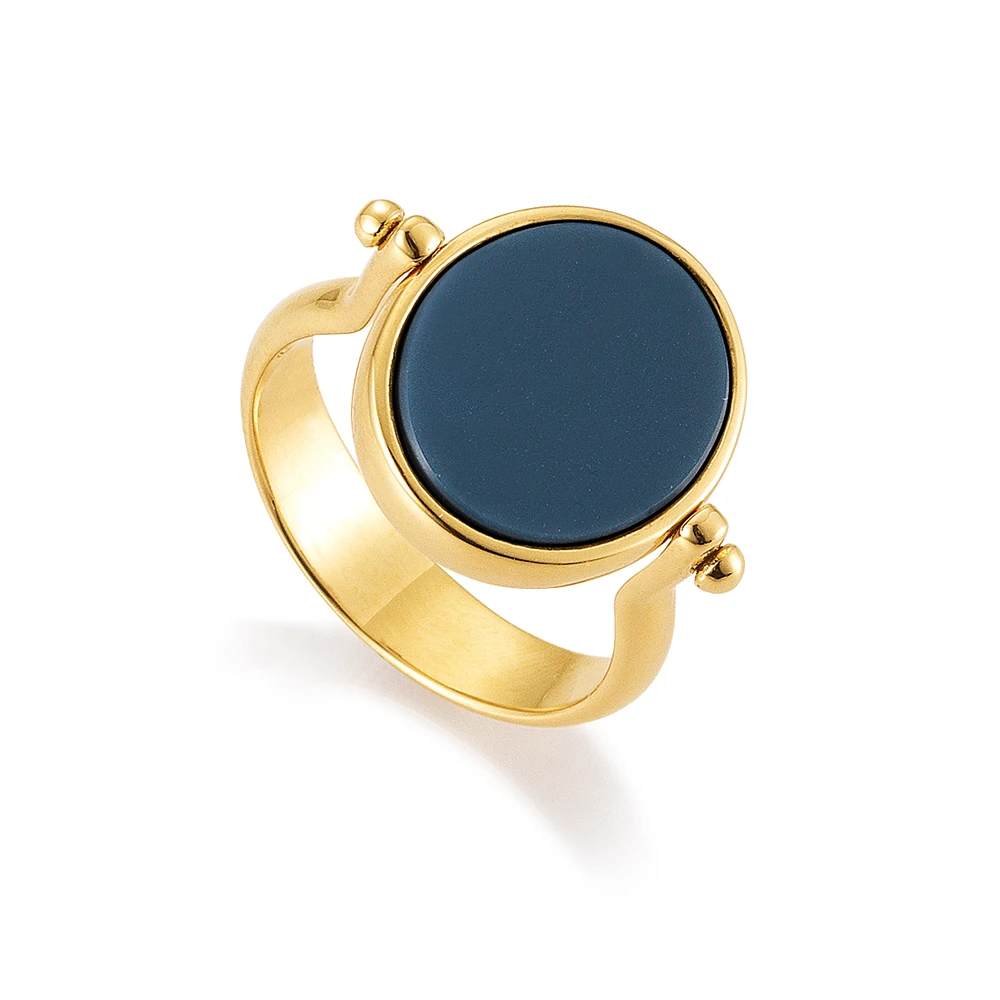 Oval signet ring, yellow gold, diamonds
