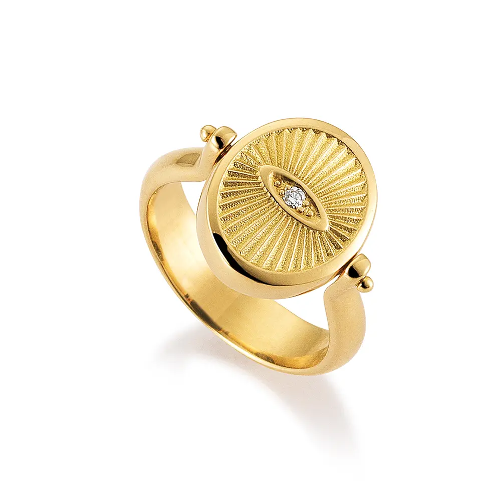 Oval signet ring, yellow gold, diamond, sunburst engraving