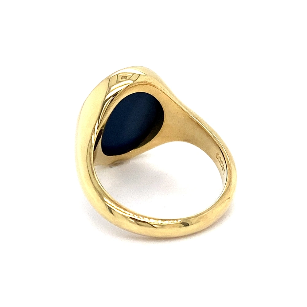 Signet ring yellow gold and a oval blue gemstone on top
