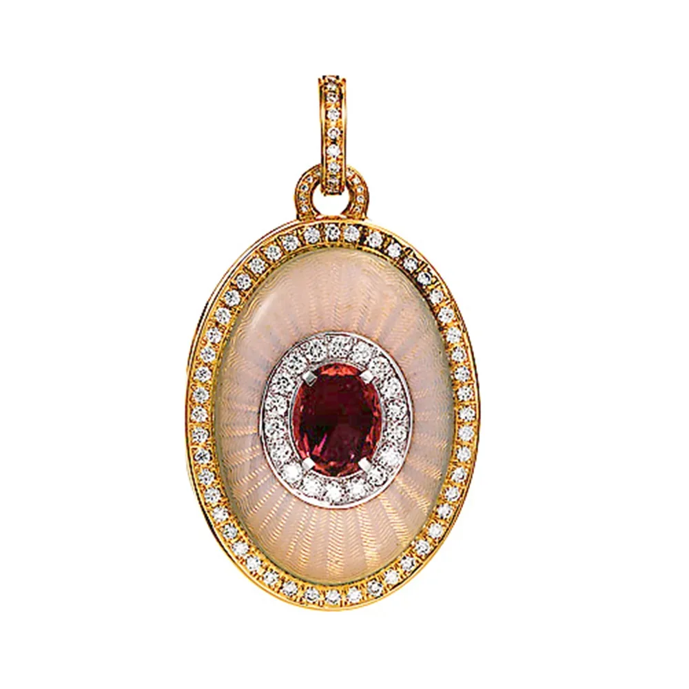 Ovaler Anhänger aus Gelb und Weißgold, mit weißer Farbe, verziert mit Brillanten und einem roten Edelstein