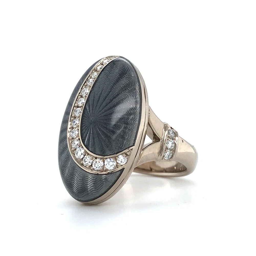 Oval ring in white gold with grey colour decorated with diamonds