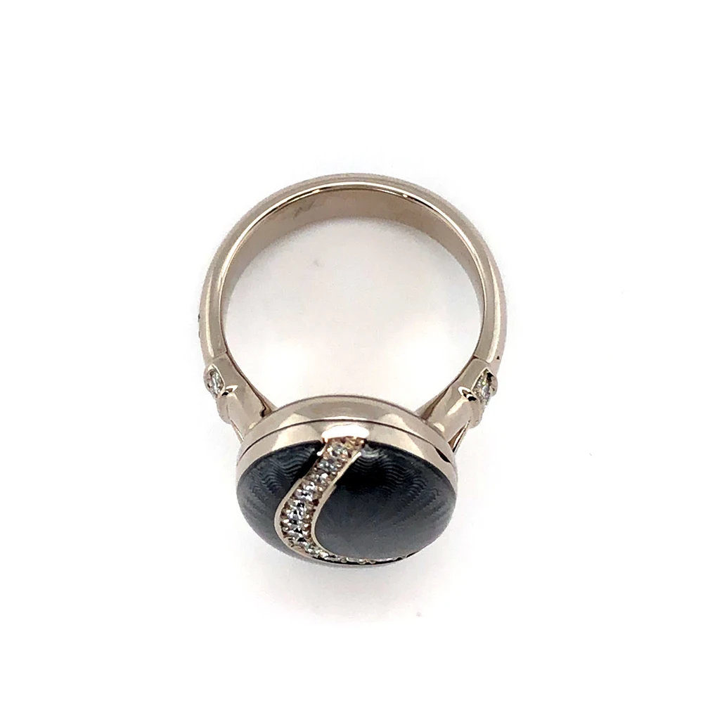Oval ring in white gold with grey colour decorated with diamonds