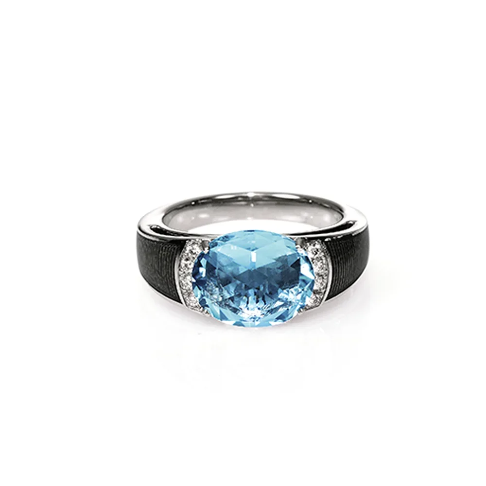 Ring aus Weißgold mit grauer Farbe verziert mit Brillanten und einem blauen Edelstein