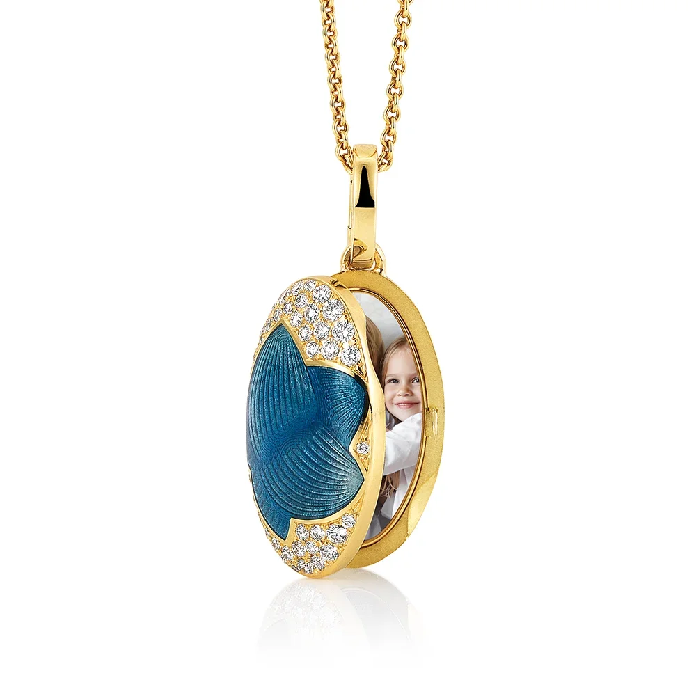 Medaillon aus Gelbgold blau gefärbt und verziert mit Brillanten