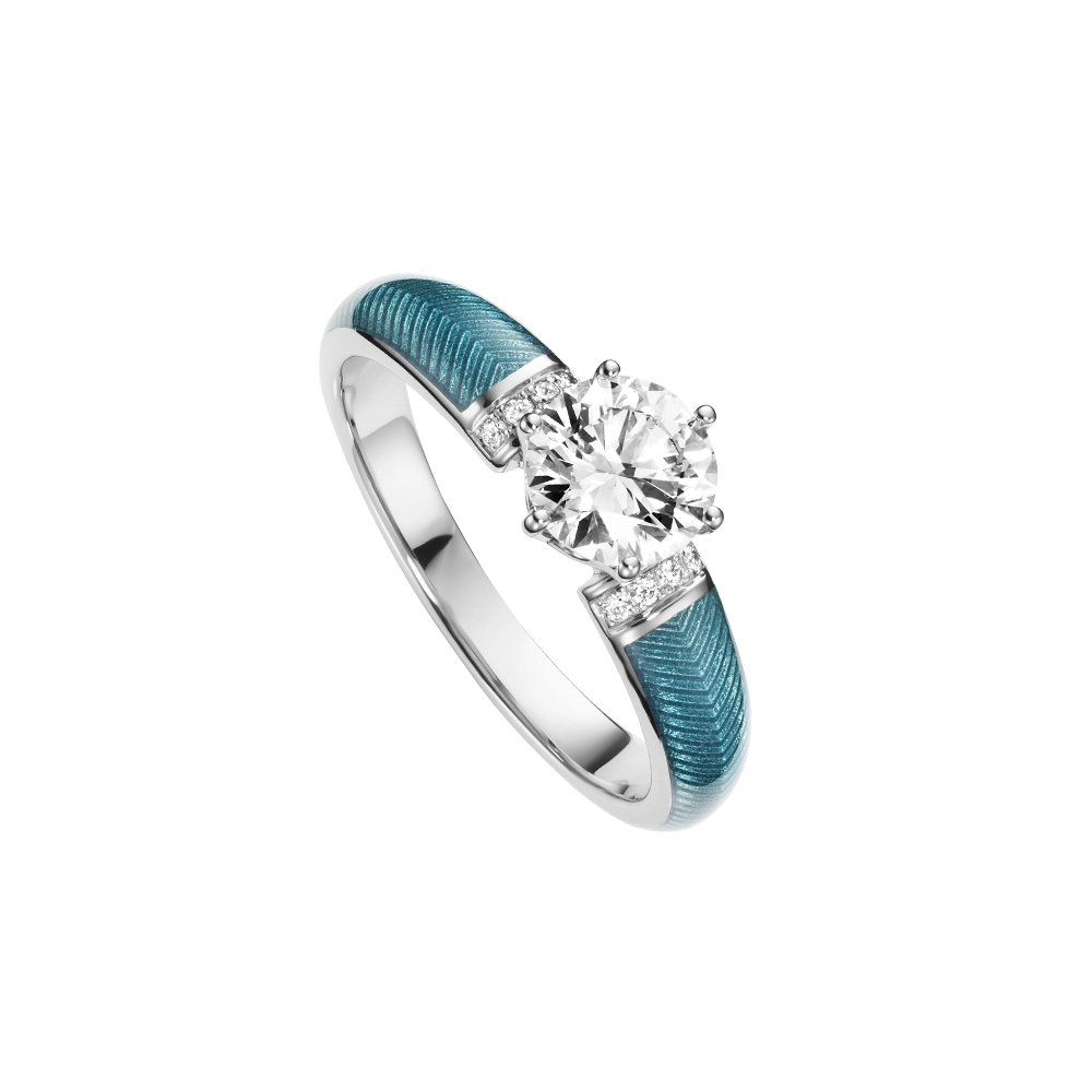 Ring with a white centre stone and two rows of small diamonds next to it. The ring shoulders are coloured turquoise.