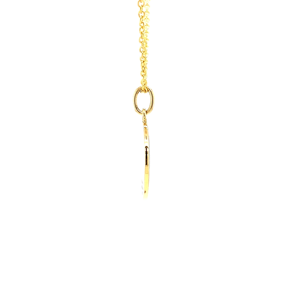 Small round pendant made of yellow gold, about the size of a small coin. The front shimmers in golden yellow translucent enamel with a fine wave pattern. At the center lies a tiny hexagonal gold insert shaped as a star with microscopic relief details.