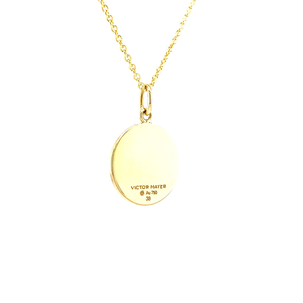 Small round pendant made of yellow gold, about the size of a small coin. The front shimmers in golden yellow translucent enamel with a fine wave pattern. At the center lies a tiny hexagonal gold insert shaped as a star with microscopic relief details.