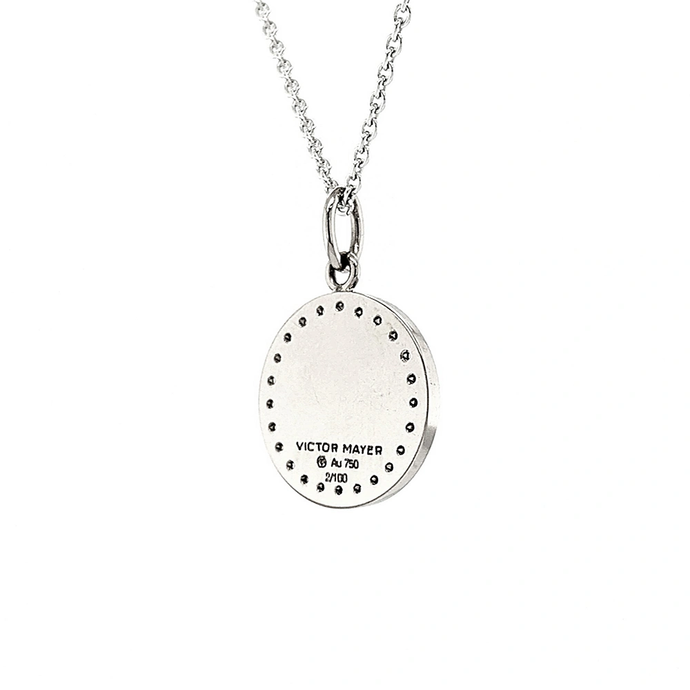 Small round pendant made of white gold, about the size of a small coin. The front shimmers silver-grey in translucent enamel with a fine wave pattern. At the center lies a tiny hexagonal star-shaped gold insert, surrounded by 24 sparkling diamonds.
