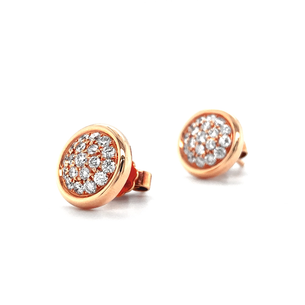 Round Candy ear stud in rose gold with diamond pavé of 38 brilliant-cut diamonds, encircled by a rounded edge, 11.6 mm diameter.