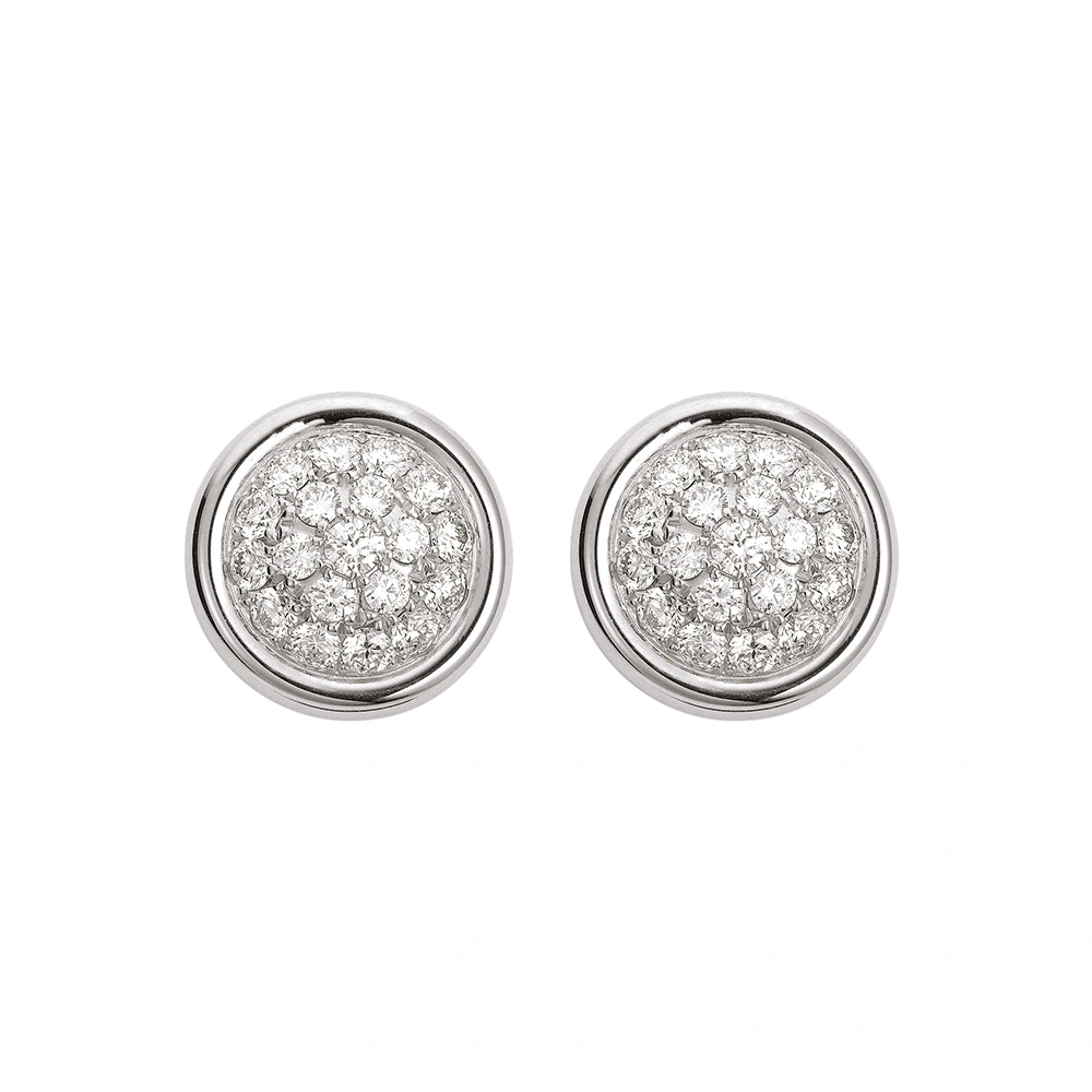 Runder Ohrstecker Candy aus Weißgold mit Pavé aus 38 Brillanten, eingefasst von einem abgerundeten Rand, 11,6 mm Durchmesser.