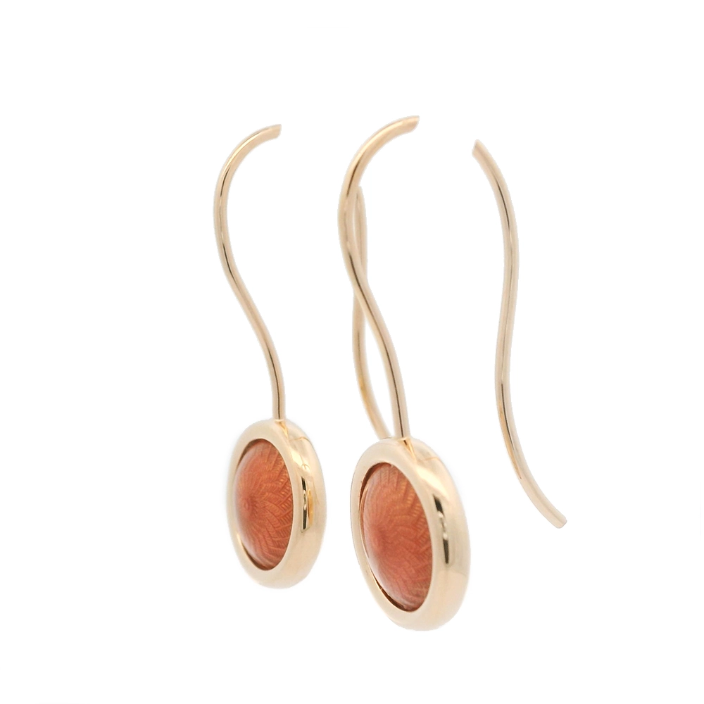 Round Candy ear hooks in rose gold with slightly domed pink enamel over windmill guilloché, diameter 11.6 mm.