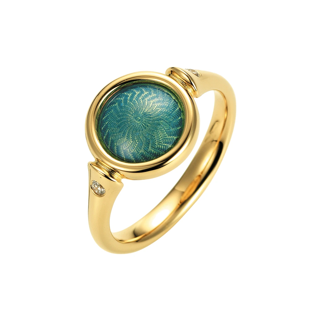 Ring Candy aus Gelbgold mit rundem, leicht gewölbtem Kopf, opaltürkisfarbene Emaille im Windmühlenmuster und 2 Brillanten, Durchmesser 11 mm.