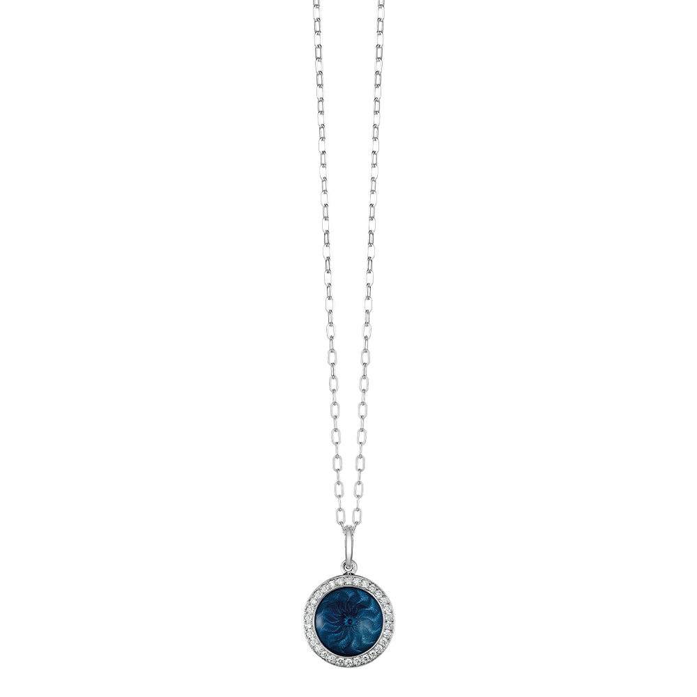 Runder Anhänger Trance aus Weißgold mit konkav gewölbter mittelblauer Feueremaille über Windmühlen Guilloché und feinem Brillantkranz, Durchmesser 12,5 mm.