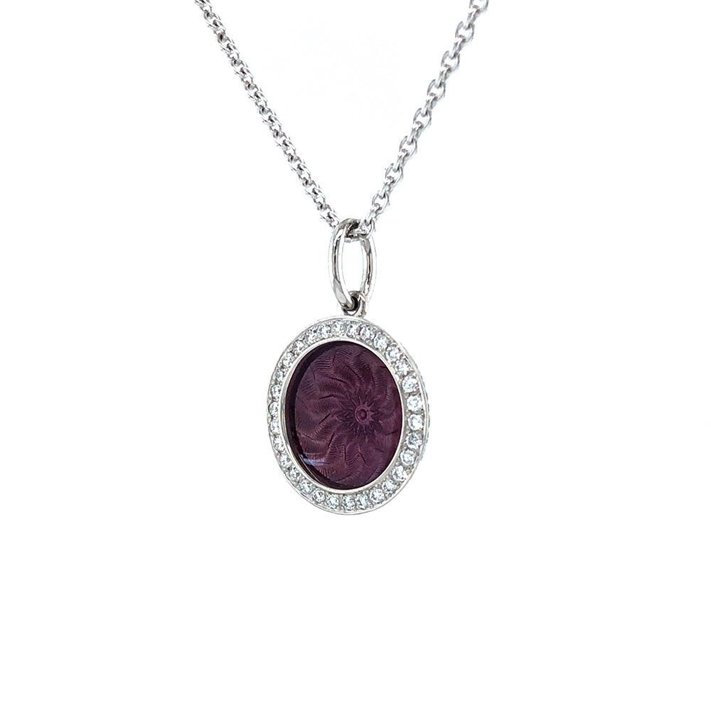 Runder Anhänger Trance aus Weißgold mit konkav gewölbter rosafarbener Feueremaille über Windmühlen Guilloché und feinem Brillantkranz, Durchmesser 12,5 mm.
