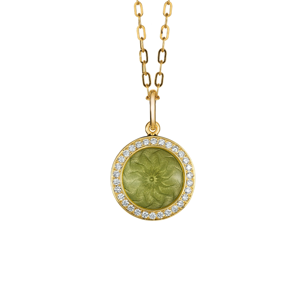 Runder Anhänger Trance aus Gelbgold mit konkav gewölbter pastelgrüner Feueremaille über Windmühlen Guilloché und feinem Brillantkranz, Durchmesser 12,5 mm.