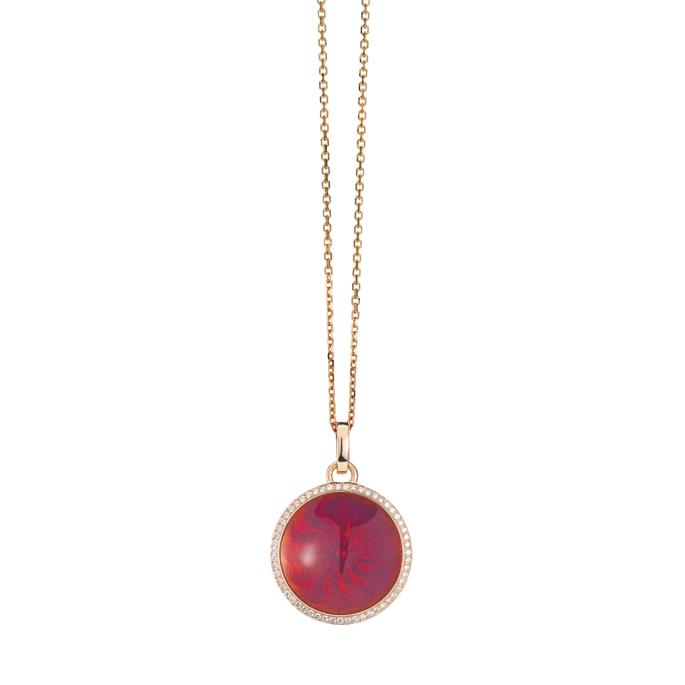Runder Anhänger Trance aus Roségold mit konkav gewölbter opalisierend himbeerfarbener Feueremaille über Windmühlen Guilloché und feinem Brillantkranz, Durchmesser 24,2 mm.