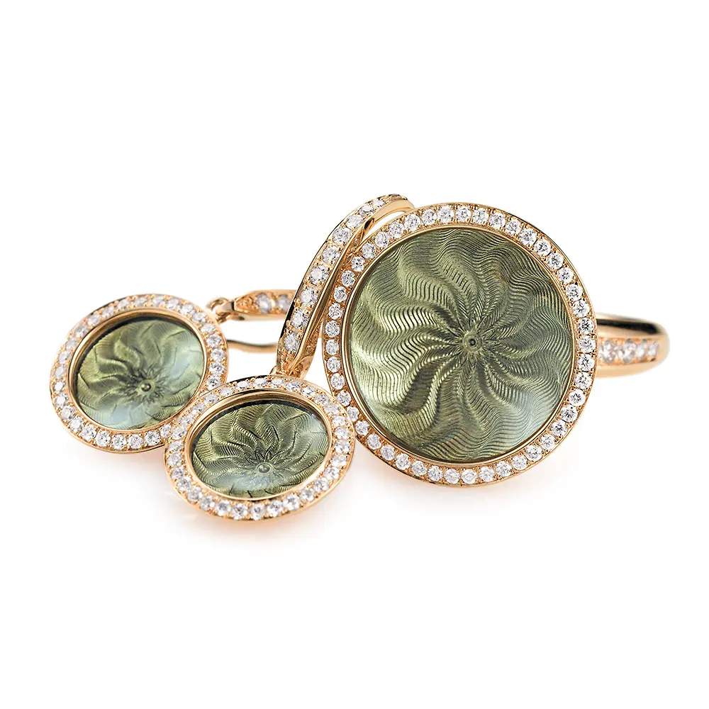 Schmuckset Trance in Roségold mit Gelbgoldbasis, konkavem, durchscheinendem Tahiti-grauem Emaille über Windmühlen-Guilloché und einem umgebenden Diamantenkreis, Ringdurchmesser 18,4 mm. Ohrringdurchmesser 12,5 mm.