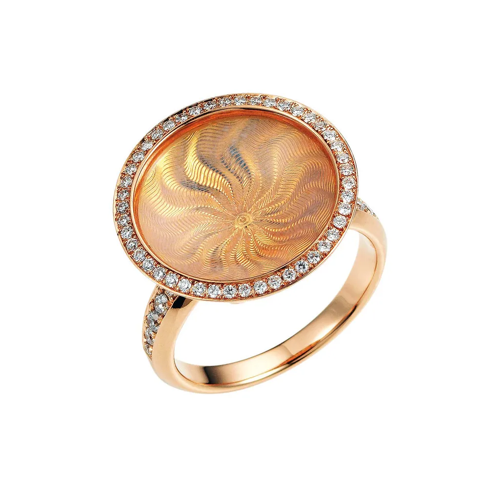 Ring Trance aus Weißgold mit gelbgoldener Basis unter der konkav gewölbten opal Feueremaille, Windmühlen Guilloché und umlaufendem Brillantkranz, Ringkopf Durchmesser 18,4 mm.