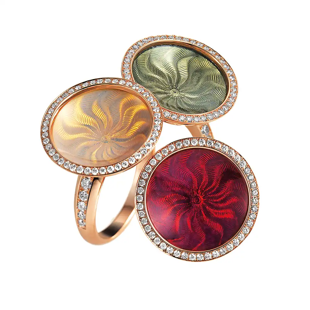 Trance-Ring aus Roségold mit Gelbgoldbasis, konkav, durchscheinend, opalisierend in Himbeerrot, Weiß und Tahiti-Grau emailliert über Windmühlen-Guilloché und umgeben von einem Diamantenkreis, Durchmesser 18,4 mm.