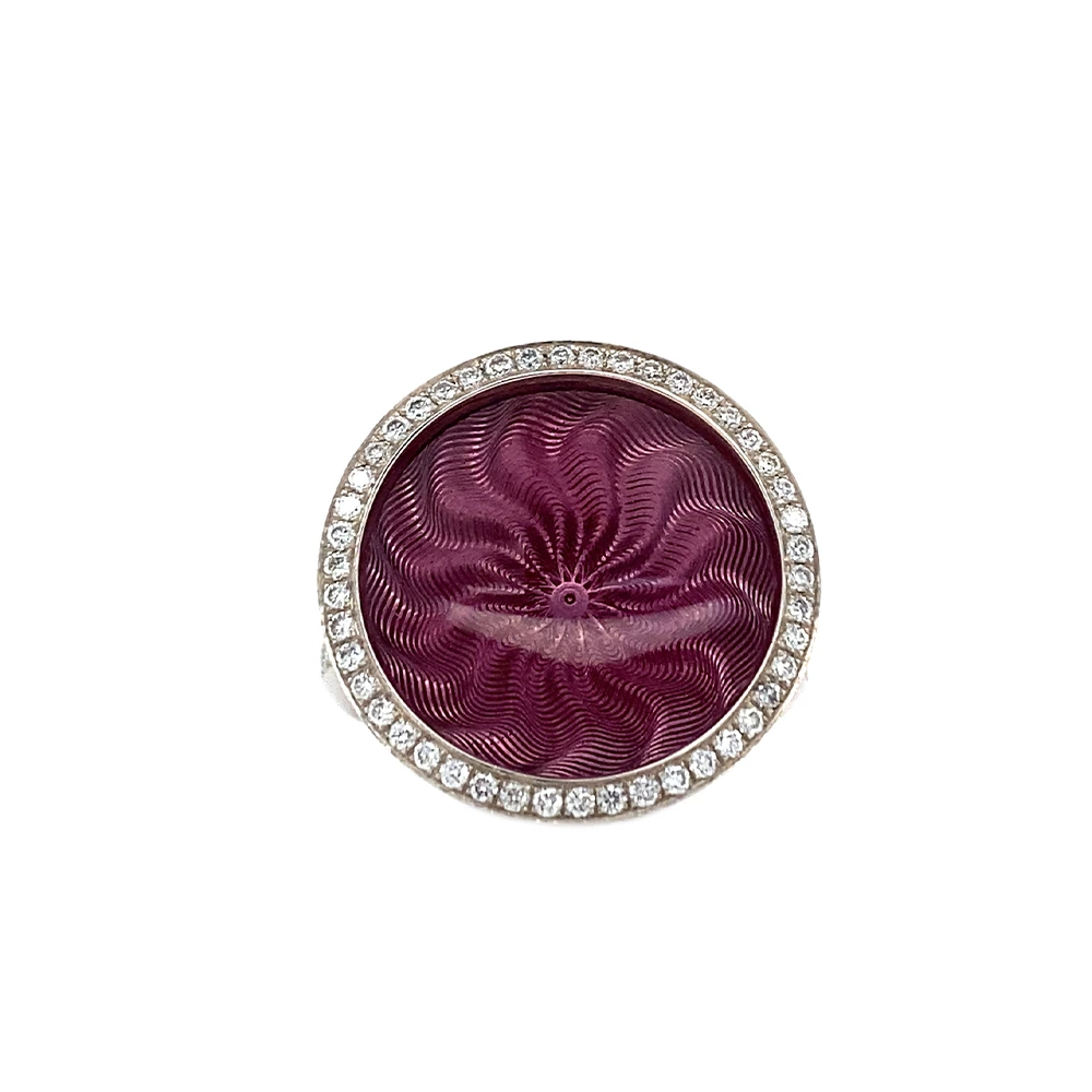 Ring Trance aus Weißgold mit gelbgoldener Basis unter der konkav gewölbten rosa Feueremaille, Windmühlen Guilloché und umlaufendem Brillantkranz, Ringkopf Durchmesser 18,4 mm.