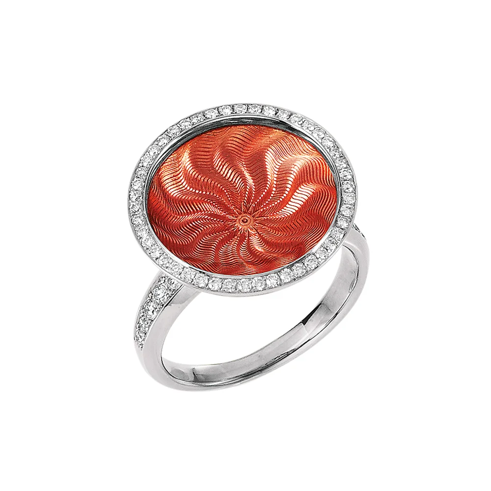 Ring Trance aus Weißgold mit gelbgoldener Basis unter der konkav gewölbten rosa Feueremaille, Windmühlen Guilloché und umlaufendem Brillantkranz, Ringkopf Durchmesser 18,4 mm.