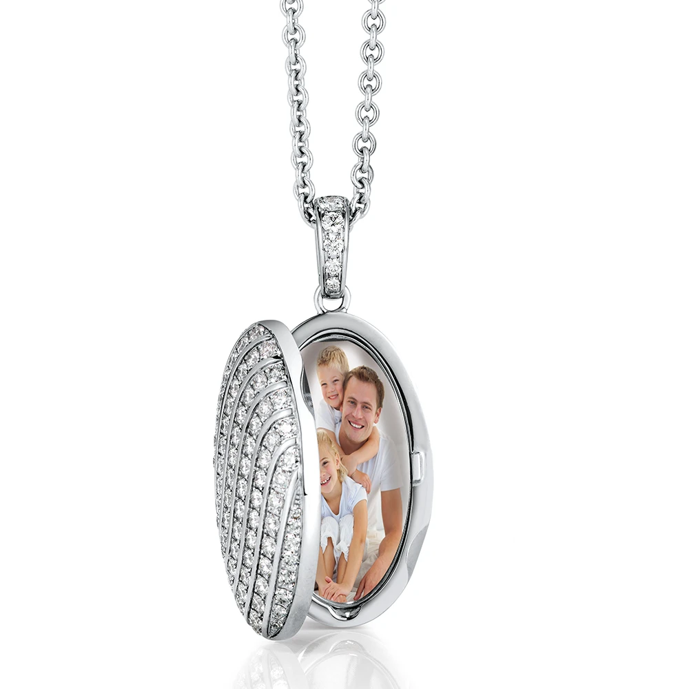 Locket necklace in white gold and diamonds