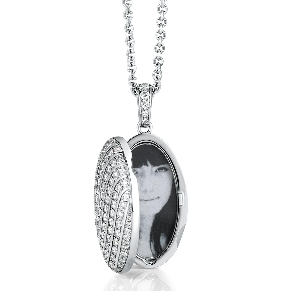 Locket necklace in white gold and diamonds