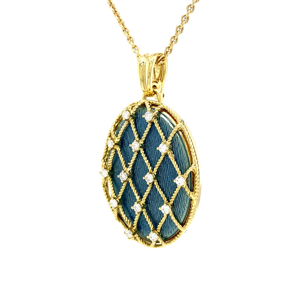 Ovales Medaillon-Collier in Gelbgold, hellblau lackiert und mit Brilllanten bestezt