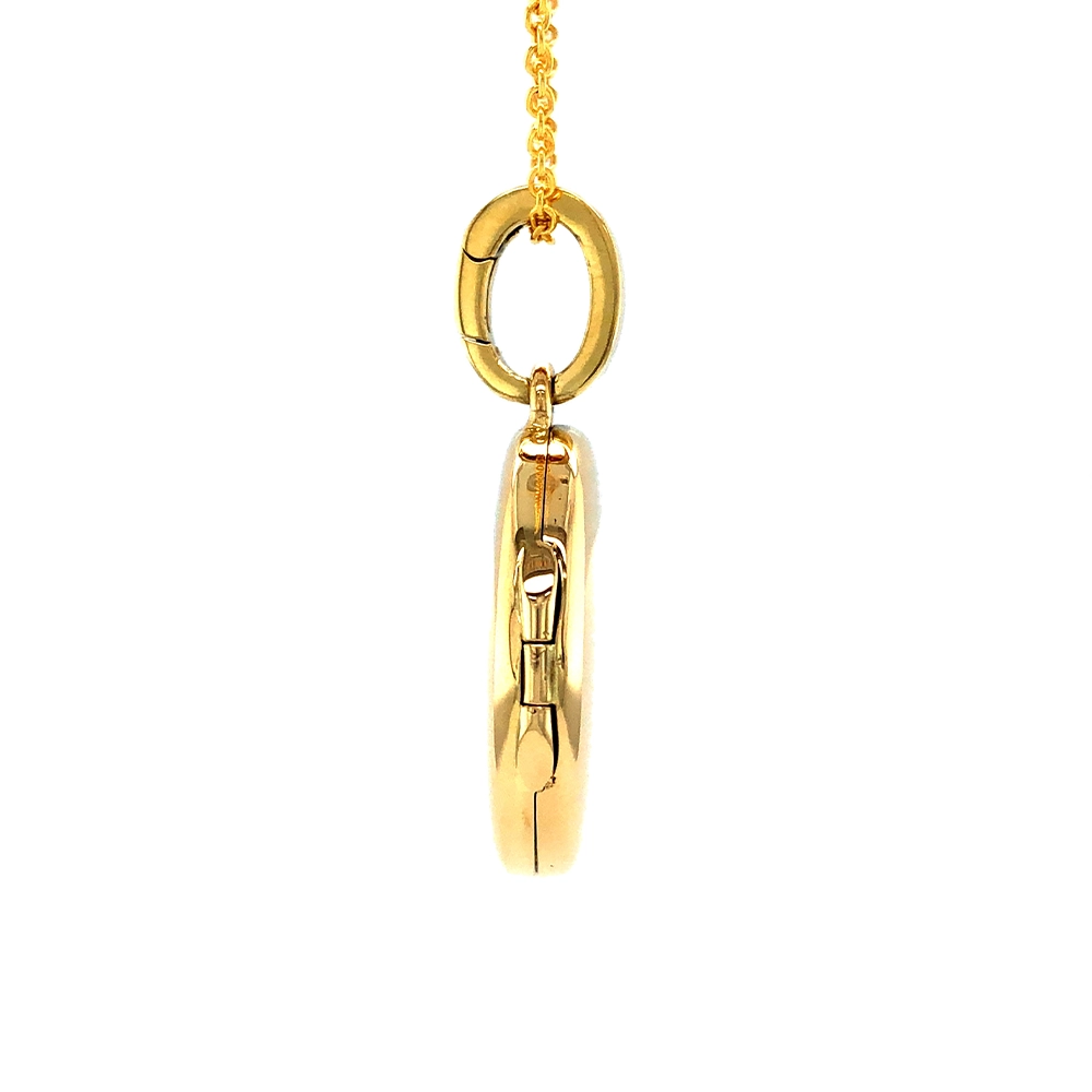 Round locket necklace in yellow gold