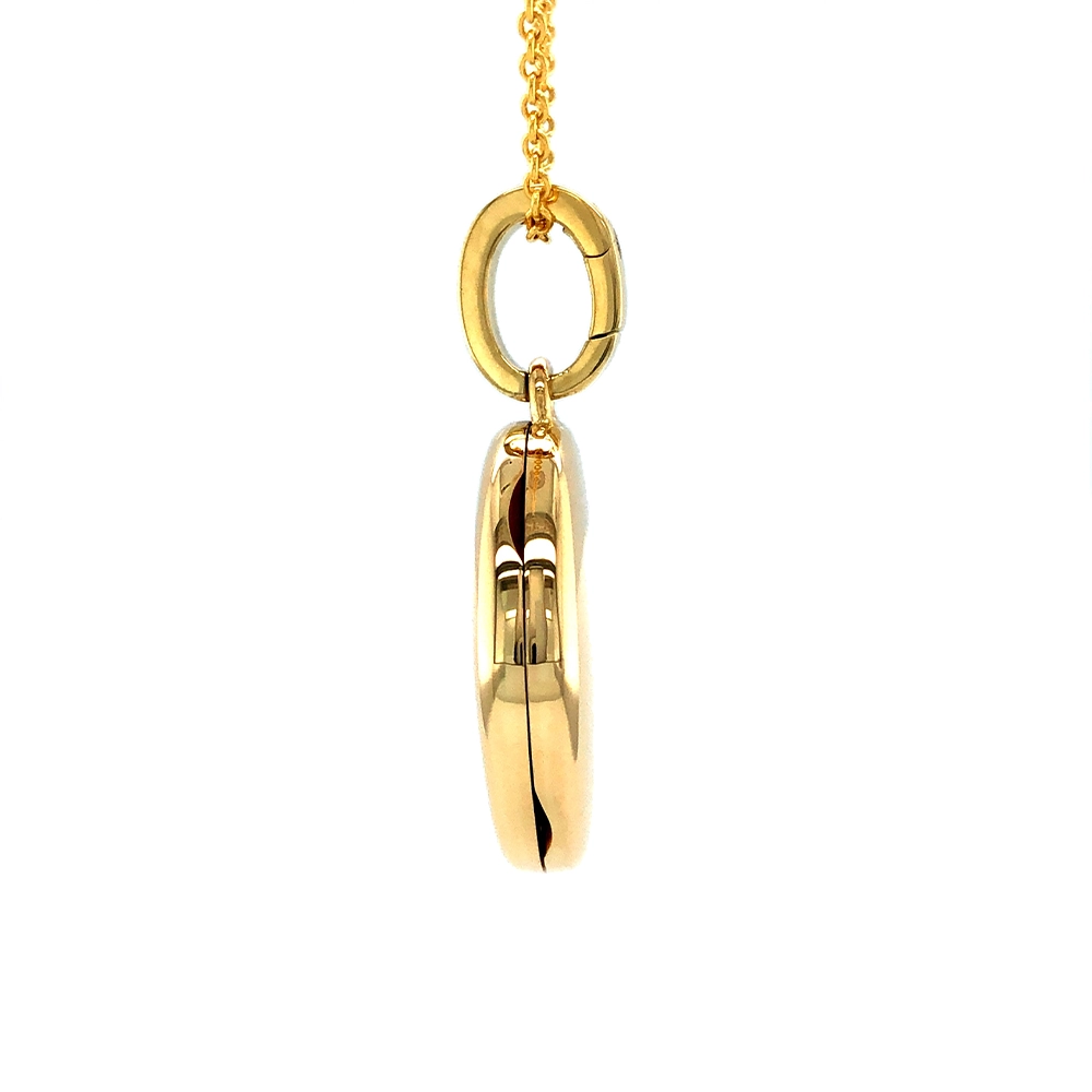 Round locket necklace in yellow gold