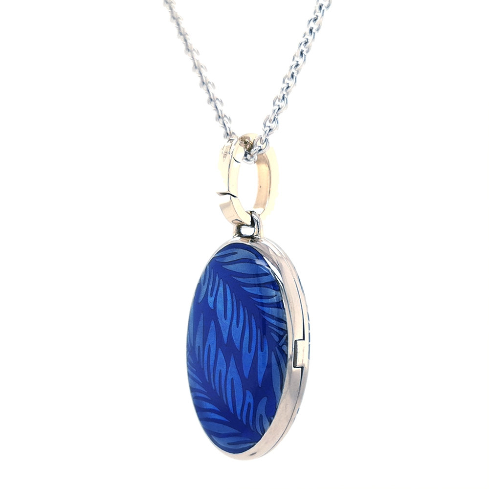 Oval pendant in white gold, with blue color and diamonds.