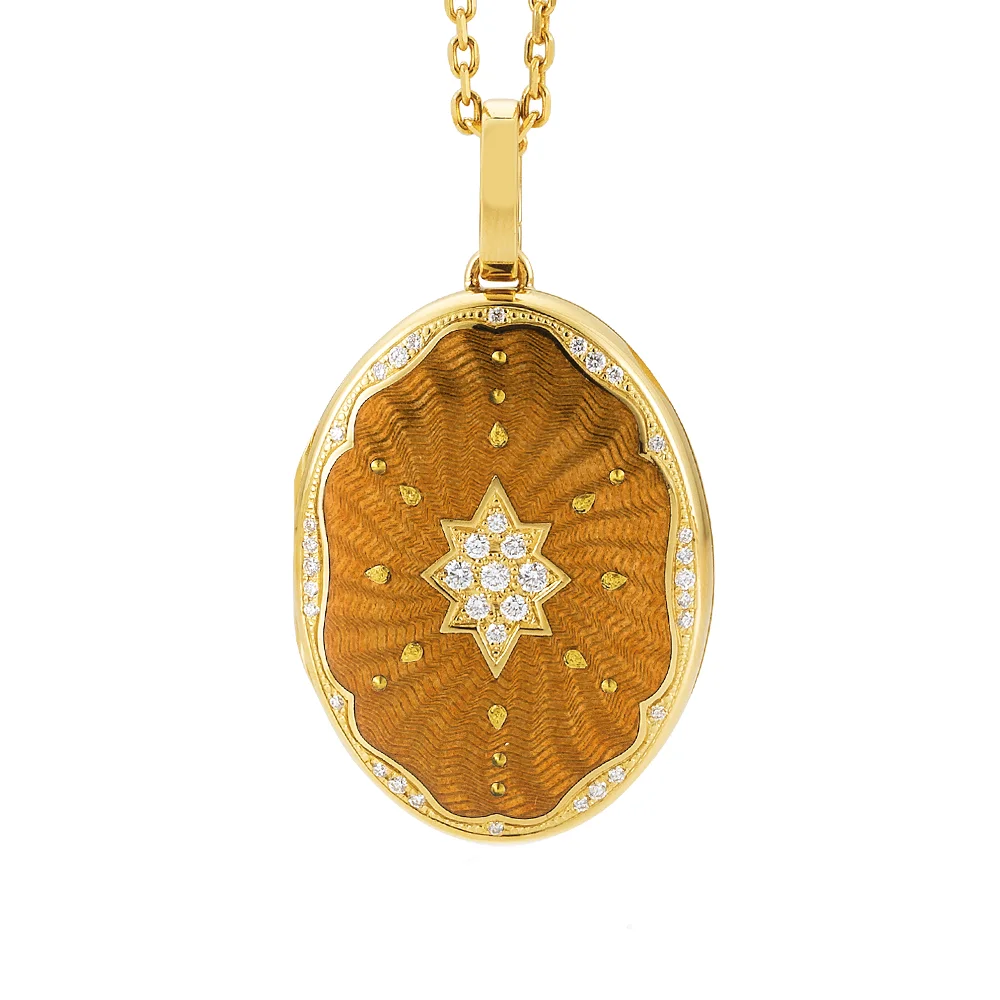 Ovaler Medaillon-Anhänger aus Gelbgold, gelb lackiert mit einer vielzahl kleiner goldener Punkte und mit einem Stern aus Brillanten in der Mitte.