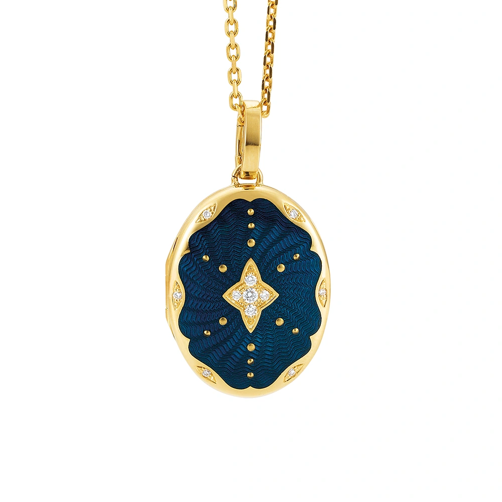 Ovaler Medaillon-Anhänger aus Gelbgold, blau lackiert mit einer vielzahl kleiner goldener Punkte und mit einem Stern aus Brillanten in der Mitte.