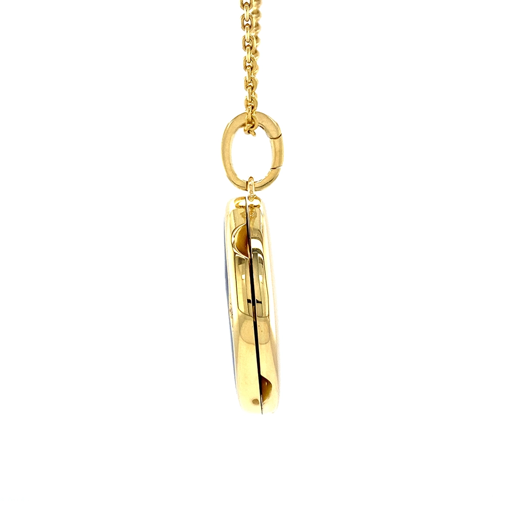 Ovaler Medaillon-Anhänger aus Gelbgold, blau lackiert mit goldenen Rauten und einem mit Brillanten besetzten Unendlichkeitssymbol in der Mitte.