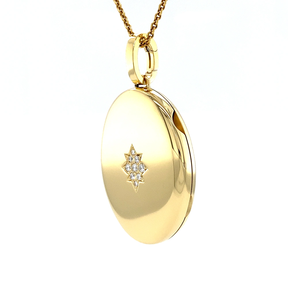 Oval locket pendant in yellow gold with brilliant-cut diamonds set in a star shape.