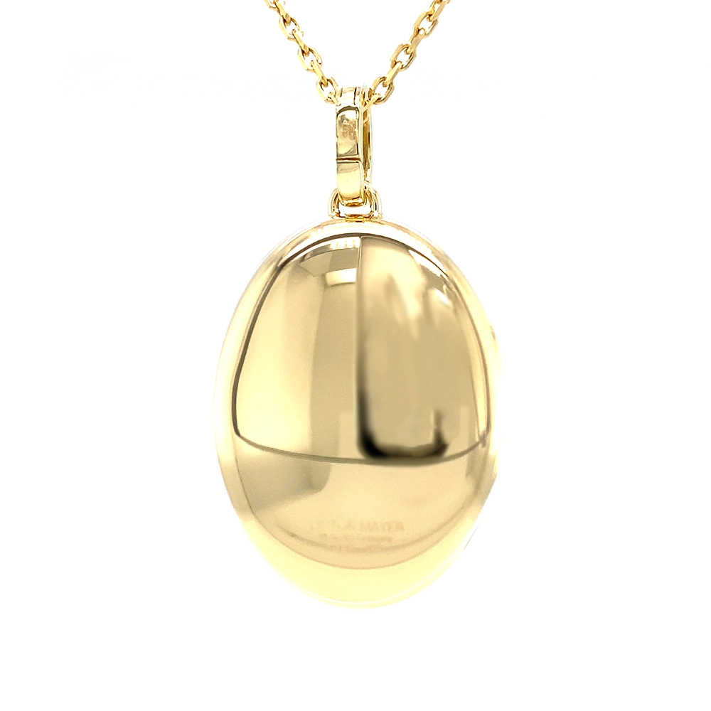 Oval locket pendant in yellow gold with brilliant-cut diamonds set in a star shape.