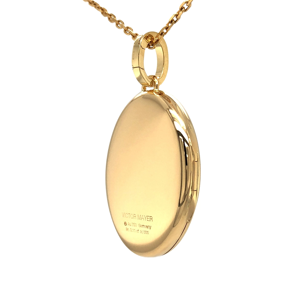 Oval locket pendant in yellow gold with brilliant-cut diamonds set in a star shape.
