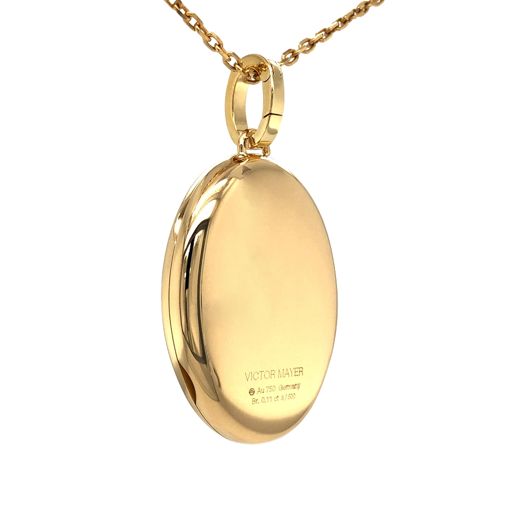 Oval locket pendant in yellow gold with brilliant-cut diamonds set in a star shape.