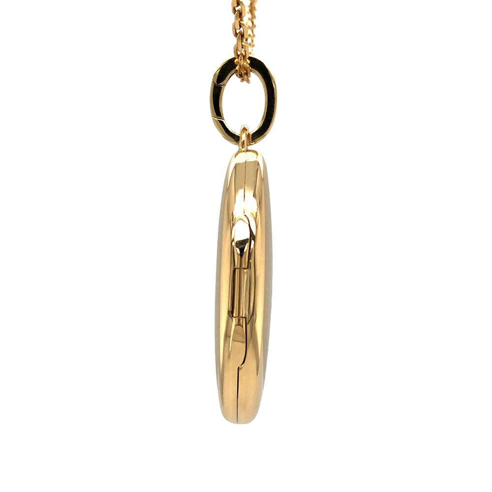 Oval locket pendant in yellow gold with brilliant-cut diamonds set in a star shape.