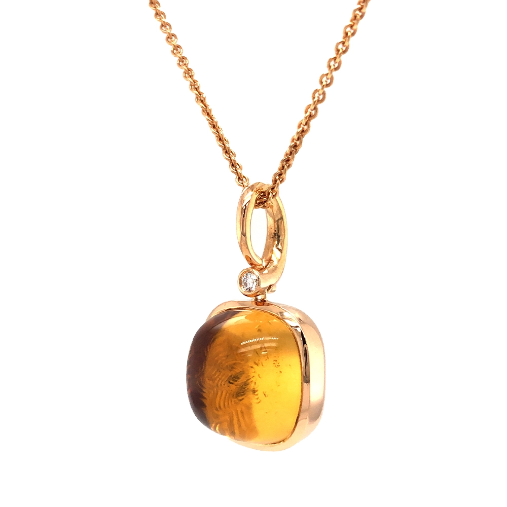 Era Anhänger aus Roségold mit kissenförmigem Goldcitrin-Cabochon 10 × 10 mm, einem gelben durchscheinenden Edelstein über einem feinen Guilloché-Wellenmuster