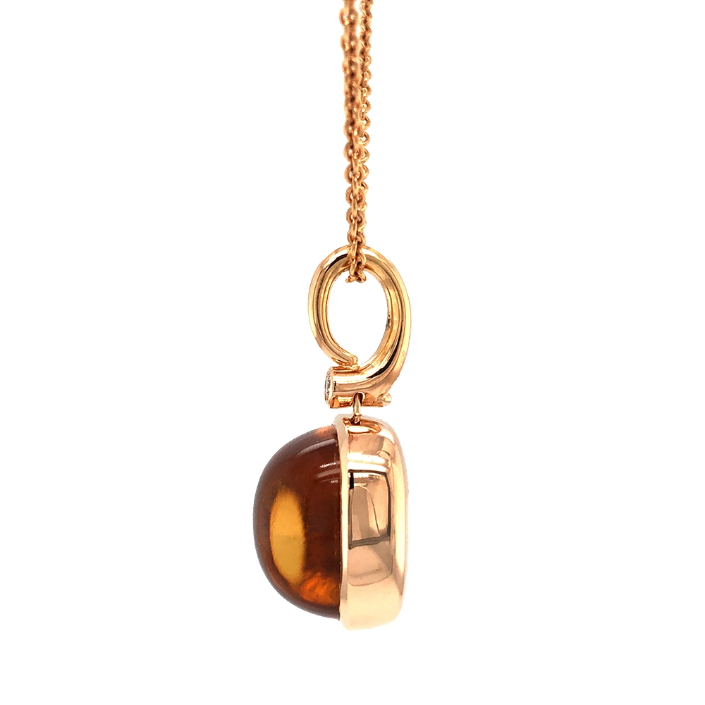Era Anhänger aus Roségold mit kissenförmigem Goldcitrin-Cabochon 10 × 10 mm, einem gelben durchscheinenden Edelstein über einem feinen Guilloché-Wellenmuster